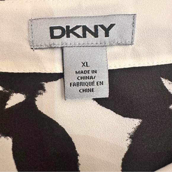 DKNY White and Black Floral Blouse with Relaxed Fit
Size XL - Picture 4 of 5